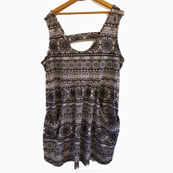 pacific beach Other - Pacific beach black white print swim coverup dress 
W pocket 2X womens plus